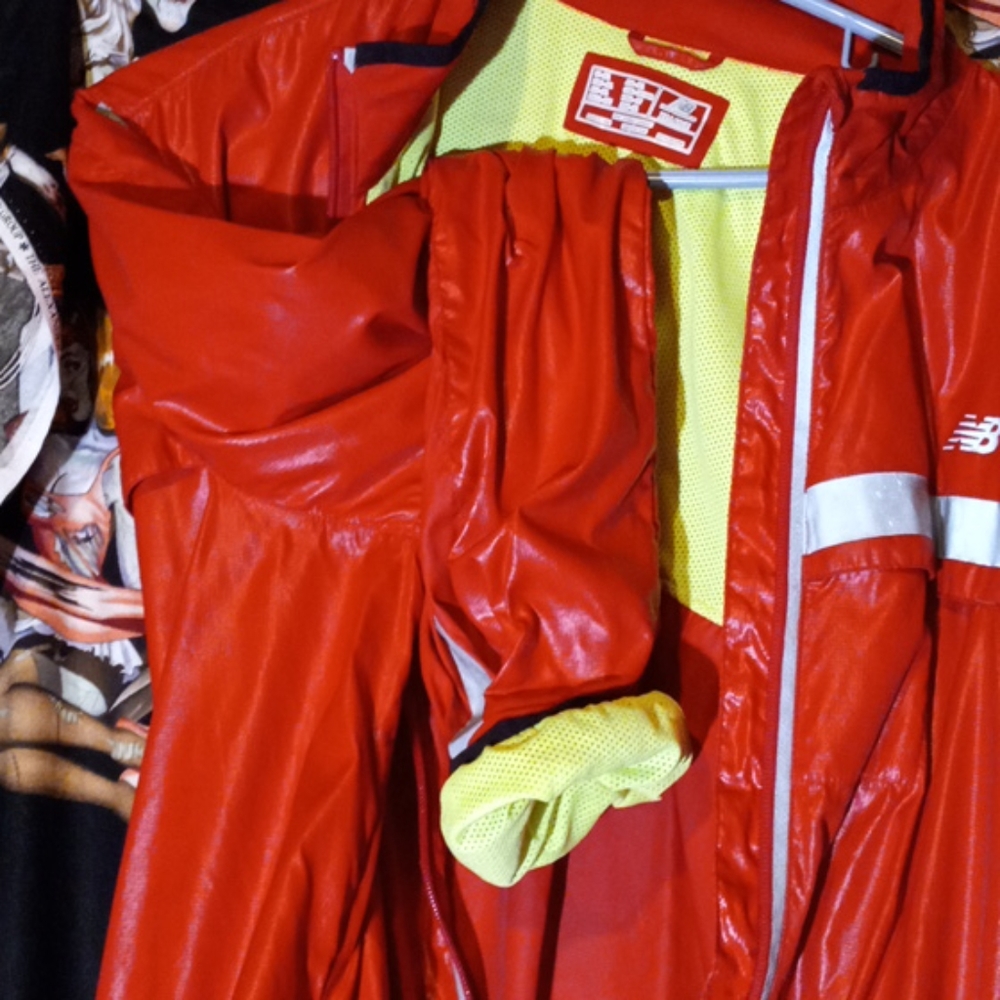 Red windbreaker - Picture 4 of 4